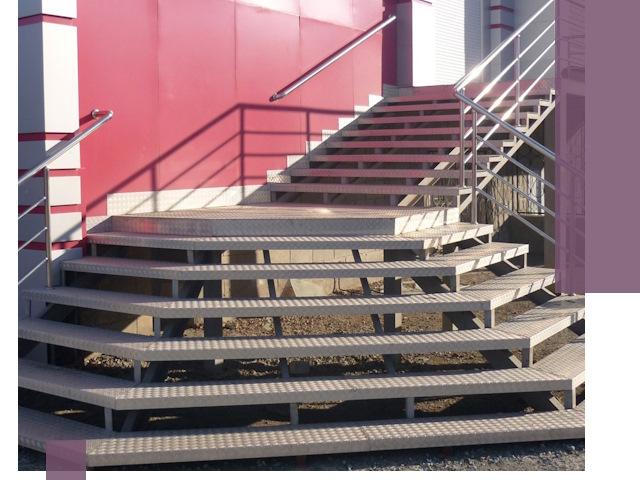 Лестницы для магазина в Сасове — изготовление и монтаж